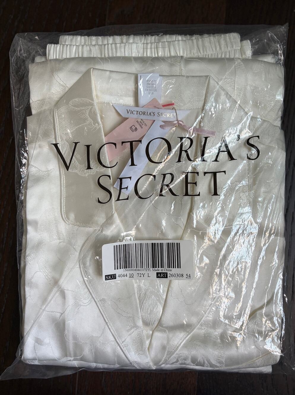 NWT Victoria's Secret Jacquard Satin Pajama Set (Ivory) - Large